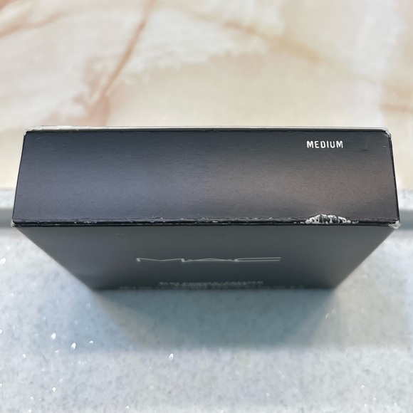 MAC ~ ‘MEDIUM’ Blot Powder Compact with Mirror ~ Full Size 12 g ~ NIB - Picture 14 of 16